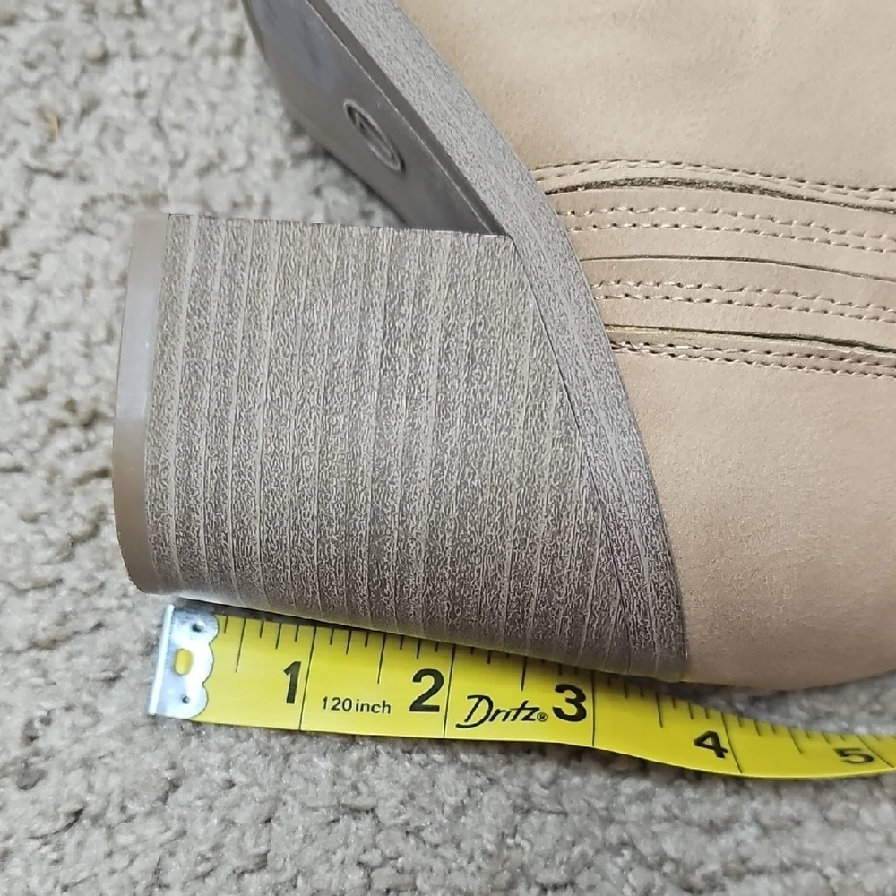 Universal Thread chic tan